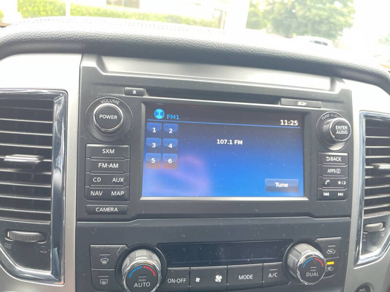 2017 Nissan Titan SL