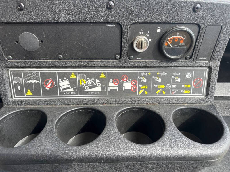 2019 E-Z-GO EXPRESS S4 PKG
