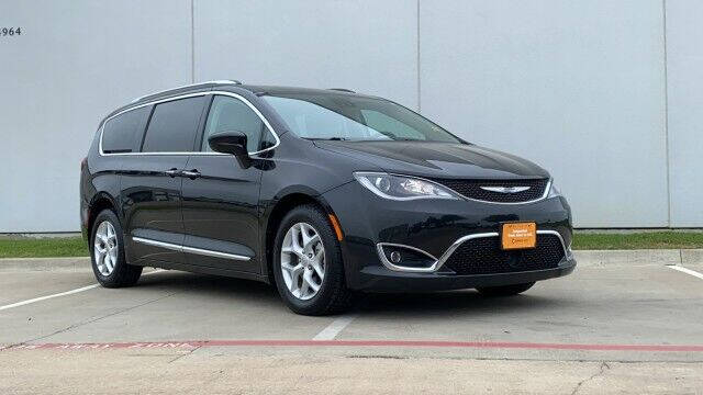 2017 Chrysler Pacifica Touring-L Plus