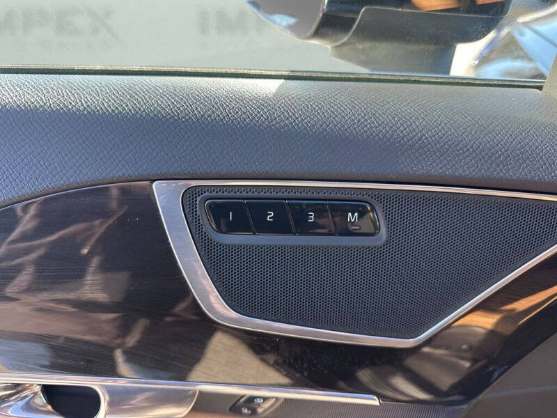 2019 Volvo XC90 T6 Momentum