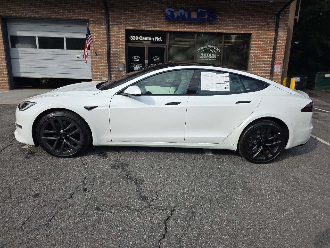 View vehicle photo 4