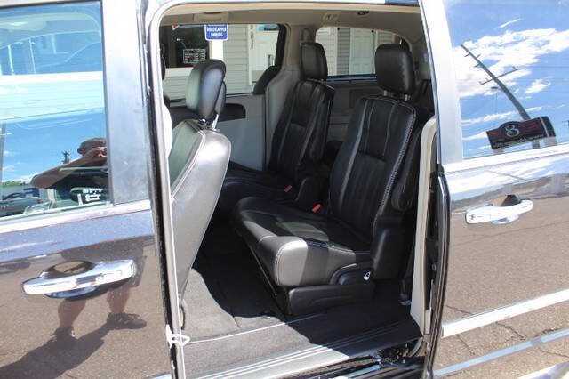 2016 Chrysler Town and Country Touring