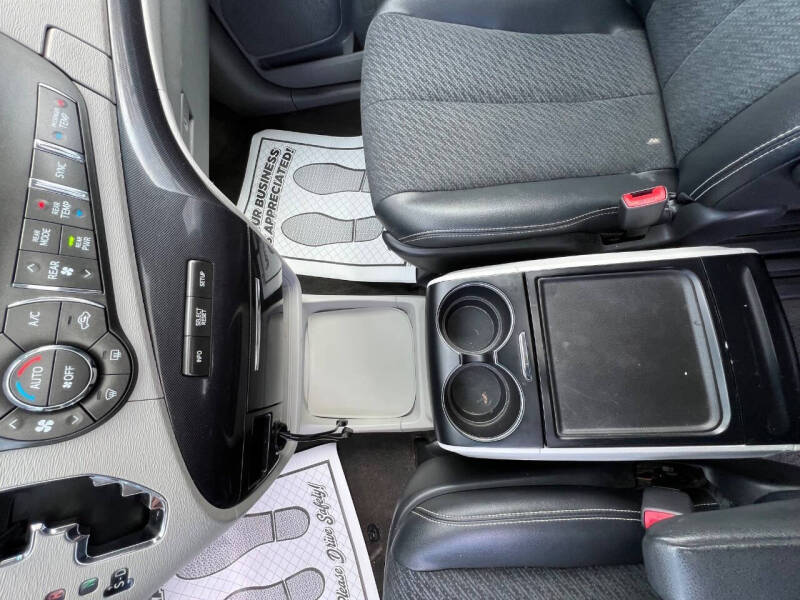 2014 Toyota Sienna SE 8-Passenger