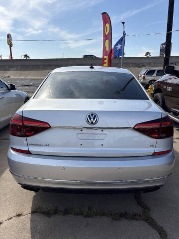 2017 Volkswagen Passat V6 SE
