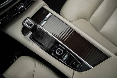 2017 Volvo XC90 T5 Momentum