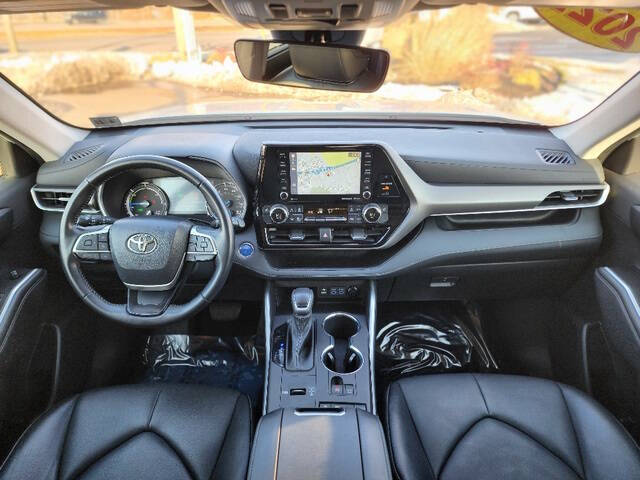 2022 Toyota Highlander Hybrid XLE