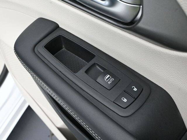 2023 Chrysler Pacifica Plug-In Hybrid Touring L