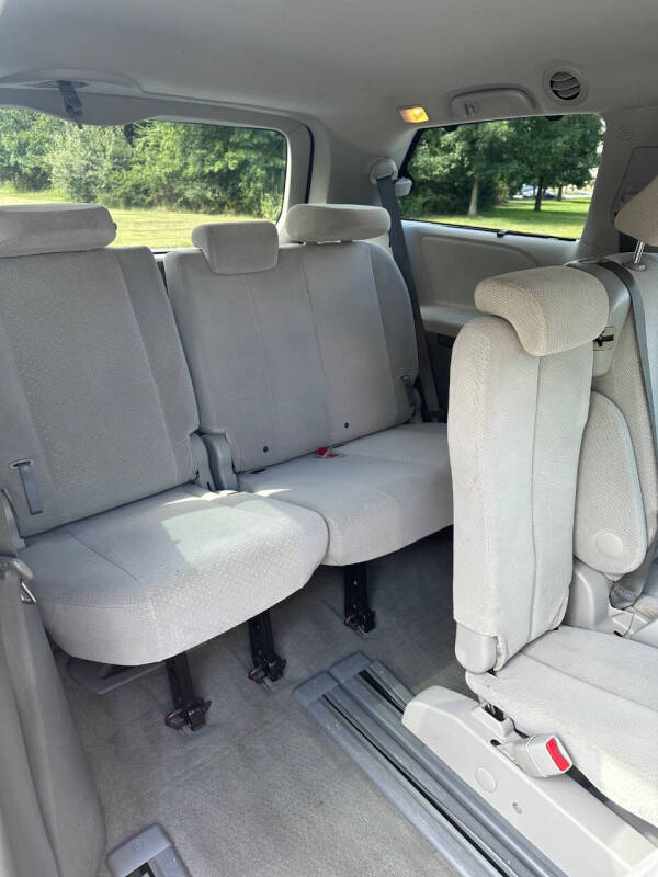 2014 Toyota Sienna LE 8-Passenger