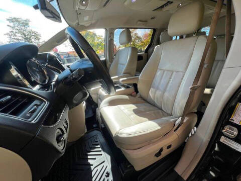 2013 Chrysler Town and Country Touring