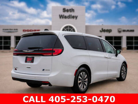 2024 Chrysler Pacifica Plug-In Hybrid Select