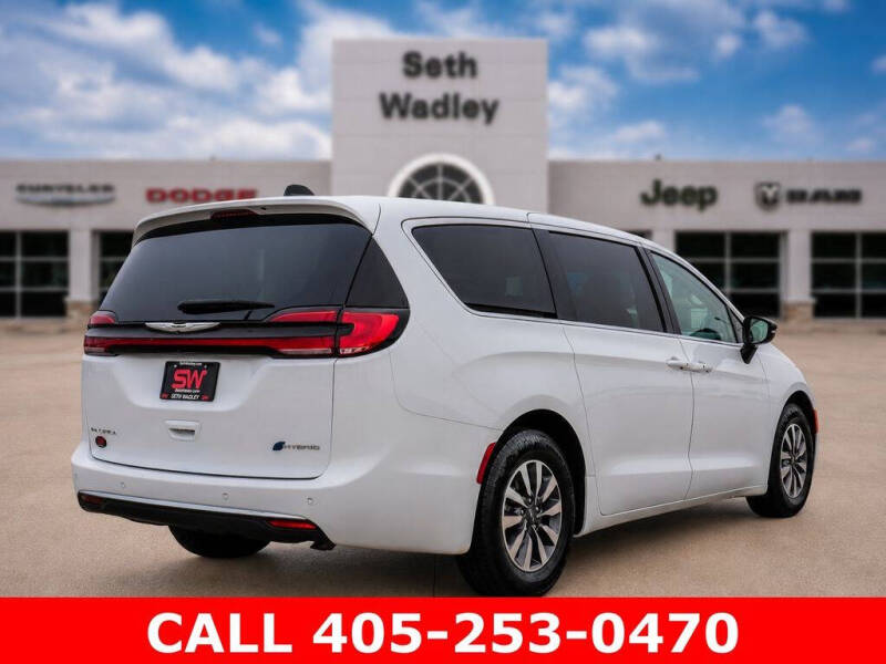2024 Chrysler Pacifica Plug-In Hybrid Select