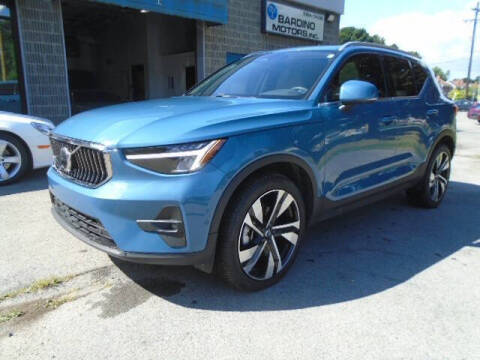 2023 Volvo XC40 B5 Plus Bright Theme