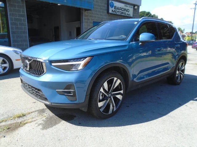 2023 Volvo XC40 B5 Plus Bright Theme
