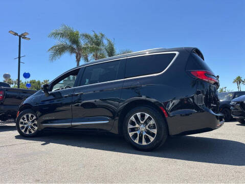 2023 Chrysler Pacifica Plug-In Hybrid Pinnacle