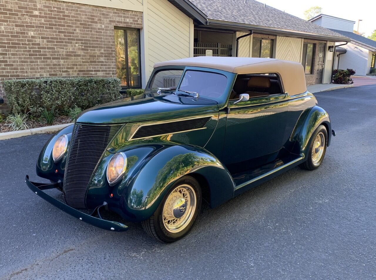 1937 Ford Cabriolet 33