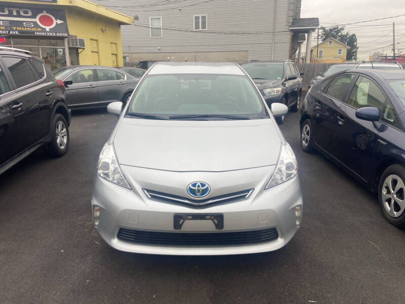 2014 Toyota Prius v Three photo 8