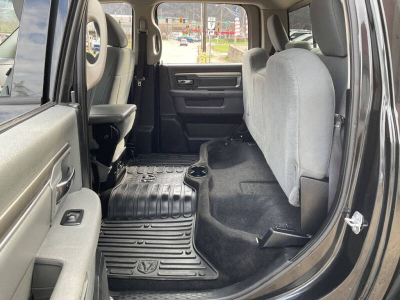 2016 RAM 1500 SLT