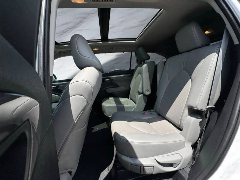 2022 Toyota Highlander Platinum