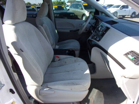 2012 Toyota Sienna LE 8-Passenger
