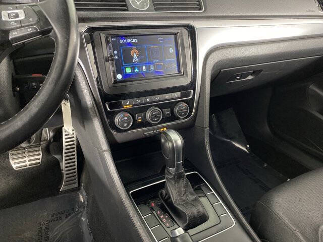 2017 Volkswagen Passat 1.8T R-Line