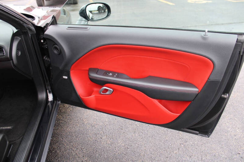 2015 Dodge Challenger SXT Plus