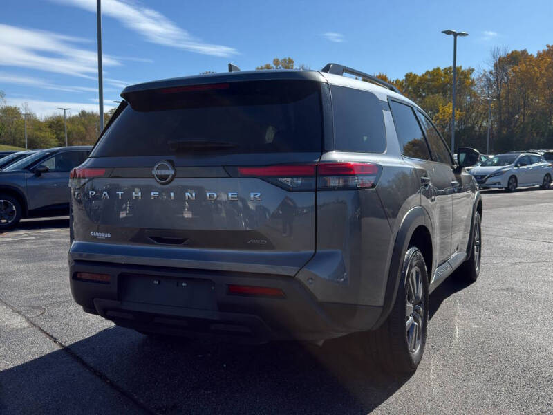 2025 Nissan Pathfinder SV