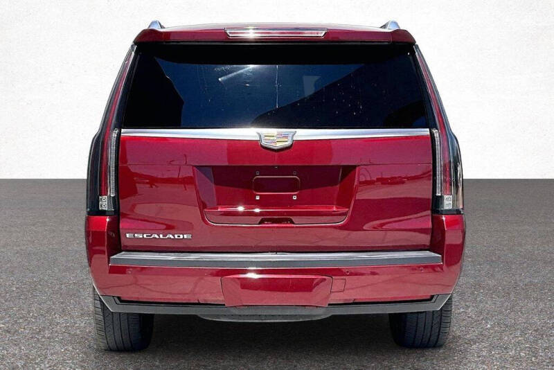 2016 Cadillac Escalade Luxury Collection