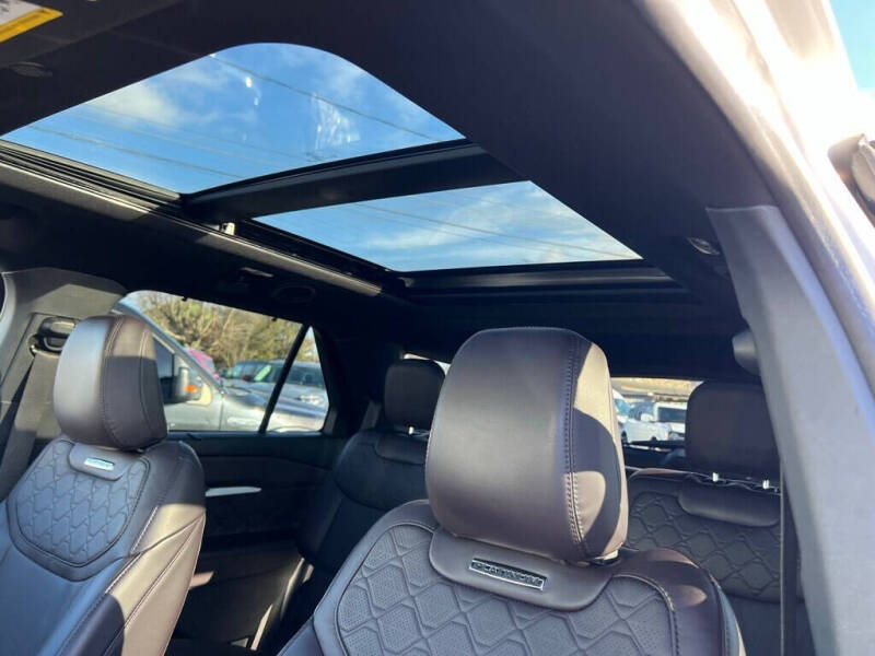 2025 Ford Explorer Platinum