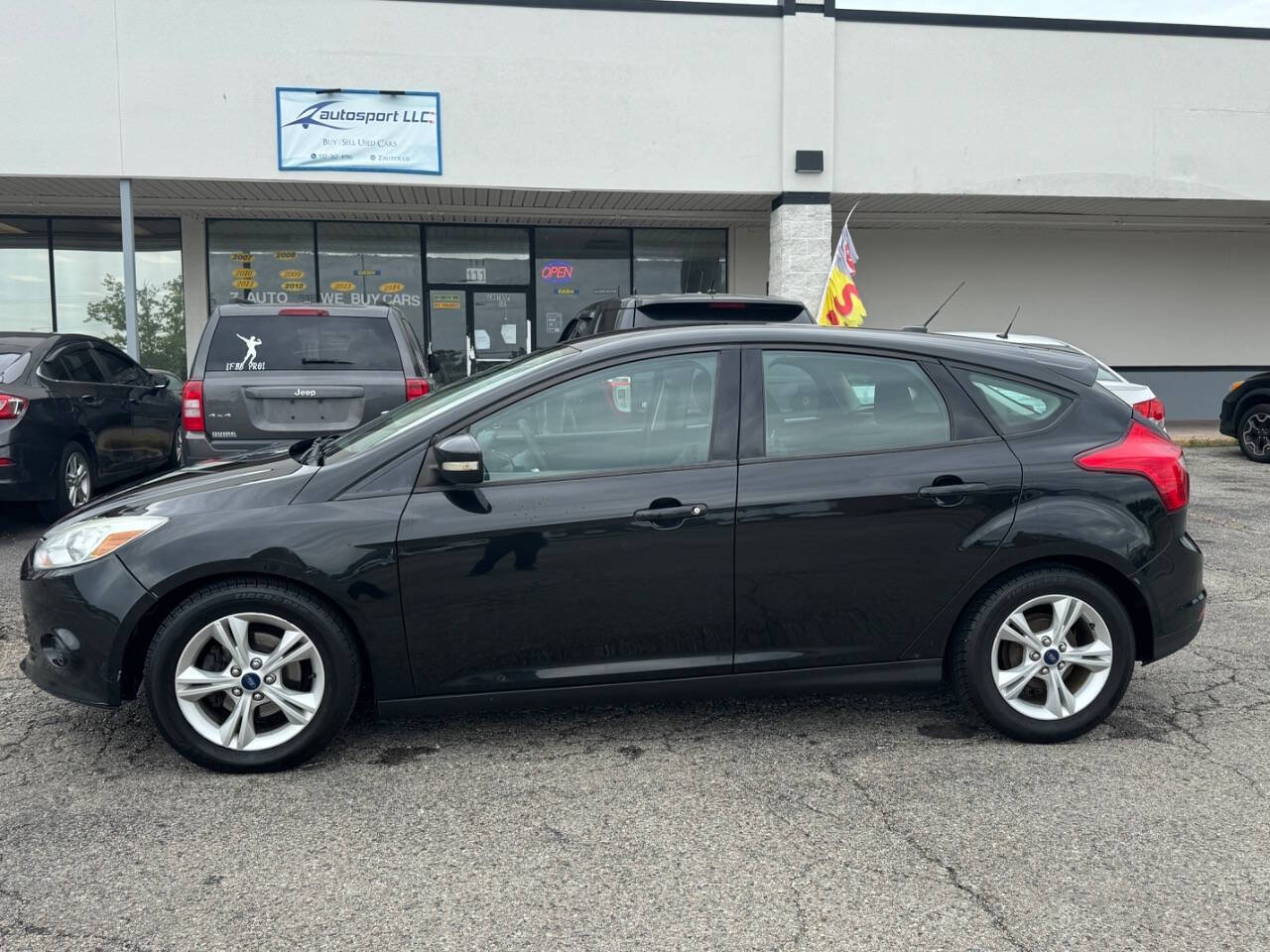 Black 2014 Ford Focus SE SE 4dr Hatchback 1