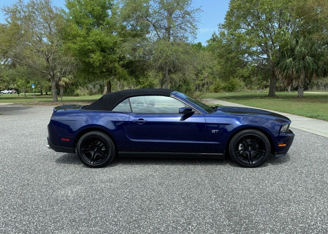 2010 Ford Mustang 37