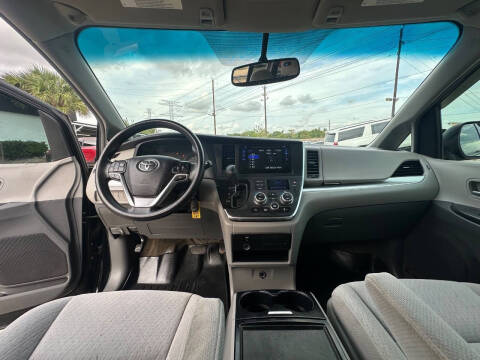 2015 Toyota Sienna LE 8-Passenger