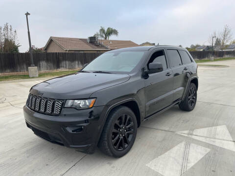 2017 Jeep Grand Cherokee for sale at PERRYDEAN AERO AUTO SALES in Sanger CA