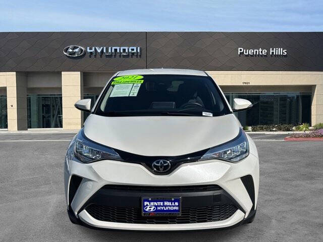 Off white 2021 Toyota C-HR LE LE 4dr Crossover 2