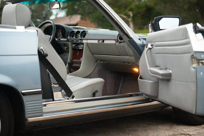 1986 Mercedes-Benz 560-Class 560 SL