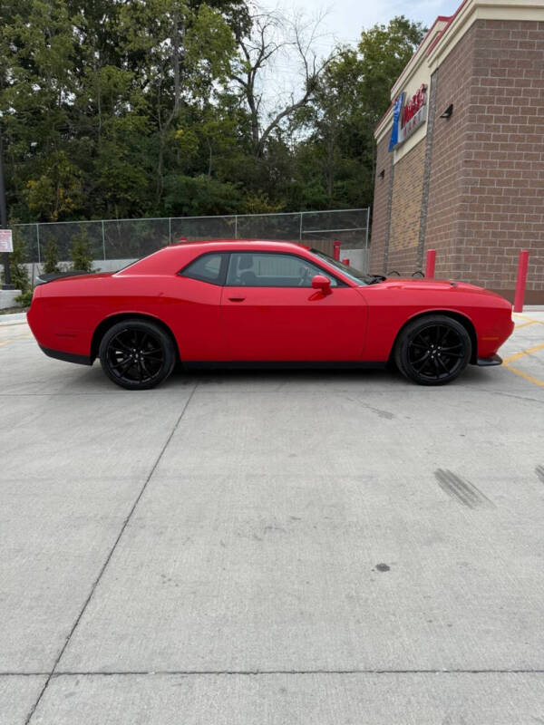 2017 Dodge Challenger SXT Plus