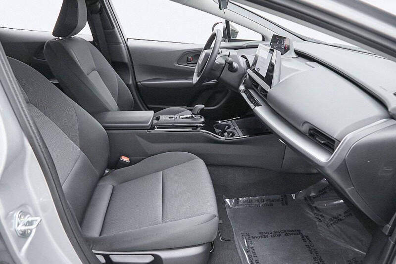 2025 Toyota Prius LE