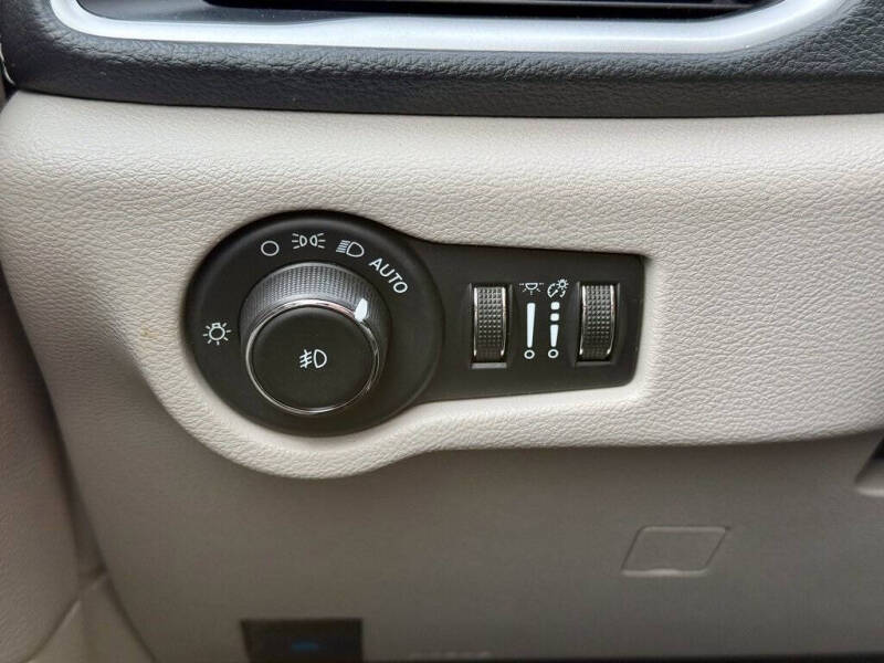 2024 Chrysler Pacifica Plug-In Hybrid Select