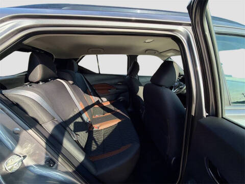 2021 Nissan Kicks SR