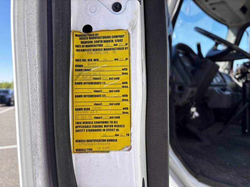 2004 Freightliner M2 106