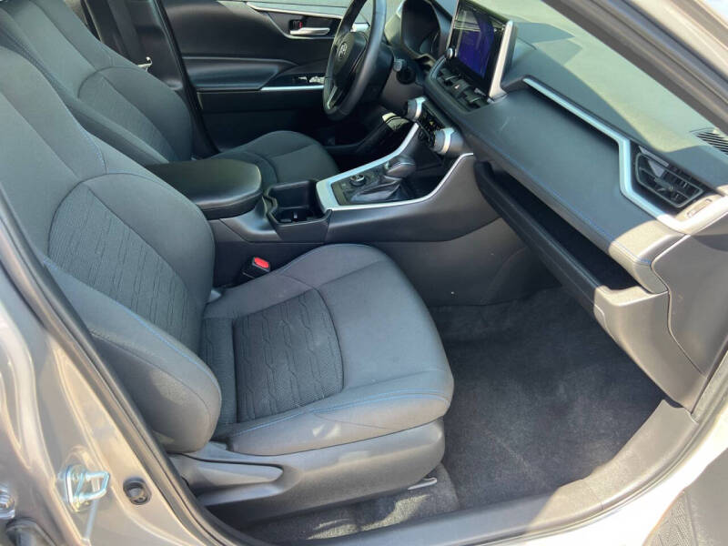 2023 Toyota RAV4 Hybrid SE