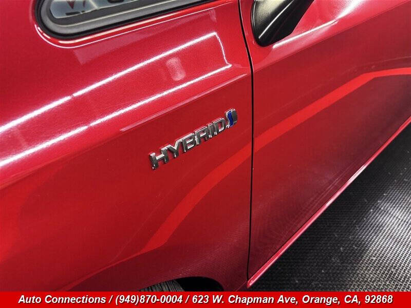 2014 Toyota Prius v Five