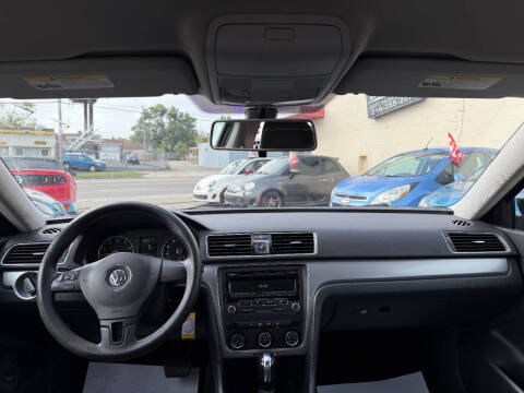 2014 Volkswagen Passat 1.8T S PZEV