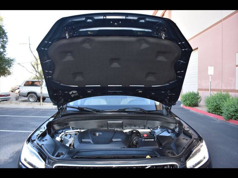 2018 Volvo XC90 T6 Momentum