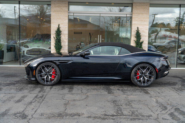 2024 Aston Martin DB12 33