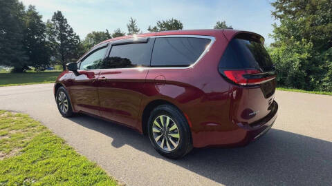 2023 Chrysler Pacifica Plug-In Hybrid Touring L