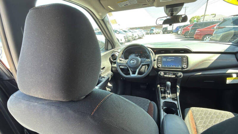 2024 Nissan Kicks SR