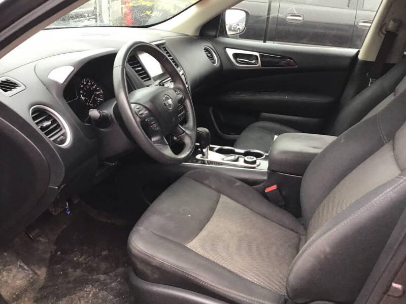 2017 Nissan Pathfinder SV