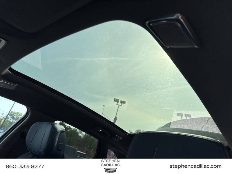 2025 Cadillac OPTIQ Luxury 2
