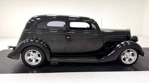 1935 Ford Deluxe