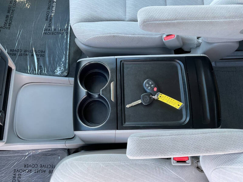 2017 Toyota Sienna LE 7-Passenger